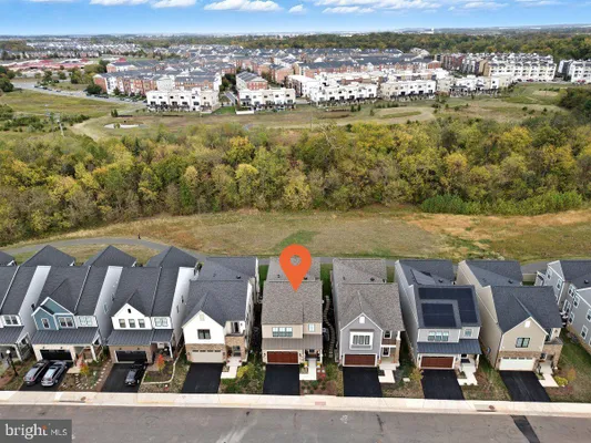 Property Slideshow image 3 of 75 | 43221 greeley sq, Ashburn, VA, 20148