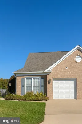 Property Slideshow image 2 of 33 | 12221 seaford ct, Woodbridge, VA, 22192