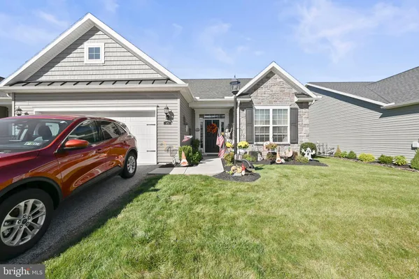 Property Slideshow image 2 of 36 | 679 cypress dr # 76, Hanover, PA, 17331