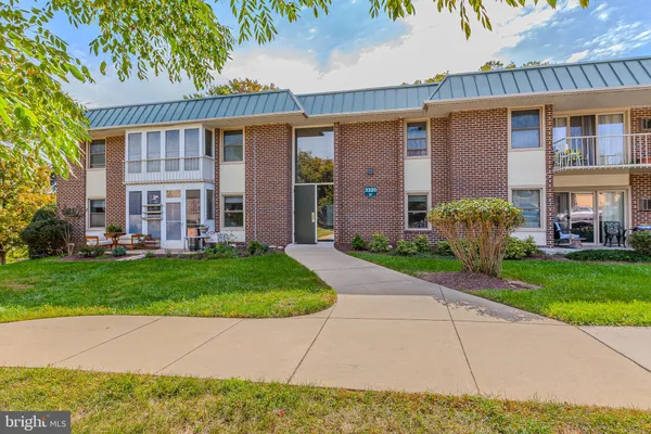 Property Slideshow image 2 of 22 | 3320 chiswick ct 61-2b, Silver Spring, MD, 20906