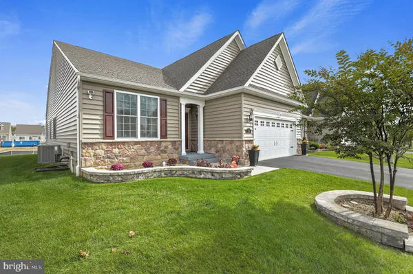 Property Slideshow image 2 of 27 | 100 new village ln, Smyrna, DE, 19977