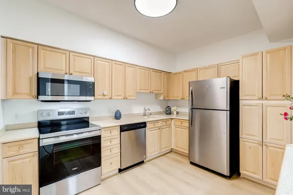 Property Slideshow image 2 of 42 | 19355 cypress ridge ter 114, Leesburg, VA, 20176