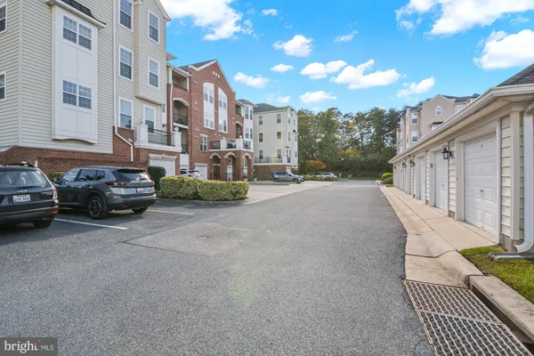 Property Slideshow image 3 of 35 | 8615 wandering fox trl 406, Odenton, MD, 21113