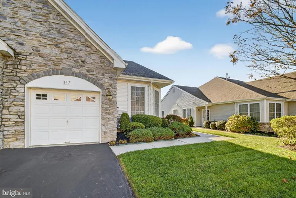 Property Slideshow image 2 of 24 | 147 burholme dr, Hamilton, NJ, 08691