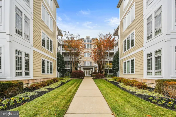 Property Slideshow image 2 of 33 | 8820 shining oceans way unit 207, Columbia, MD, 21045