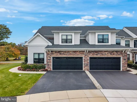 Property Slideshow image 3 of 71 | 36 dogleg ln, Trenton, NJ, 08648