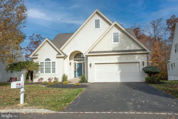 Property Slideshow image 2 of 101 | 625 n settlers cir, Warrington, PA, 18976