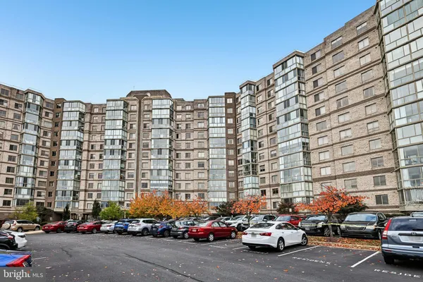 Property Slideshow image 3 of 33 | 19375 cypress ridge ter unit 708, Leesburg, VA, 20176