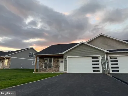 Property Slideshow image 2 of 2 | 11823 mystic rock ln s, Waynesboro, PA, 17268