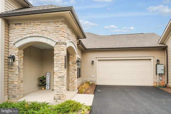 Property Slideshow image 2 of 71 | 43044 greeley sq, Ashburn, VA, 20148