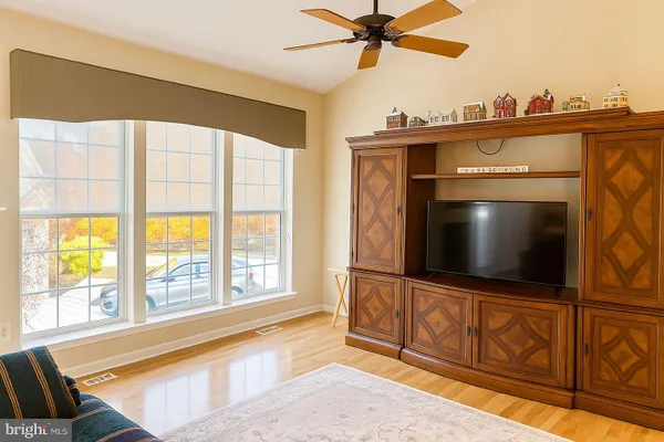 Property Slideshow image 2 of 12 | 12165 eddystone ct, Woodbridge, VA, 22192