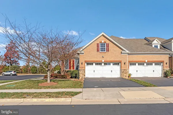 Property Slideshow image 2 of 60 | 20862 saber jet pl, Ashburn, VA, 20147