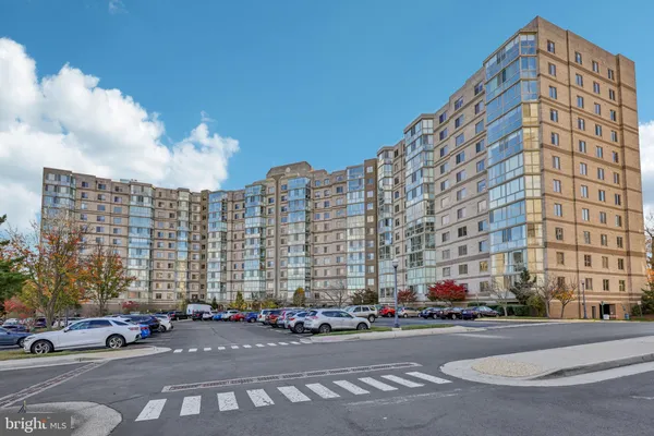 Property Slideshow image 2 of 41 | 19375 cypress ridge ter 601, Leesburg, VA, 20176