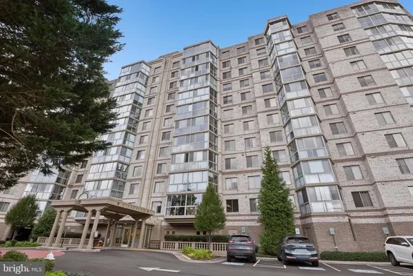 Property Slideshow image 2 of 21 | 19385 cypress ridge ter unit 404, Leesburg, VA, 20176