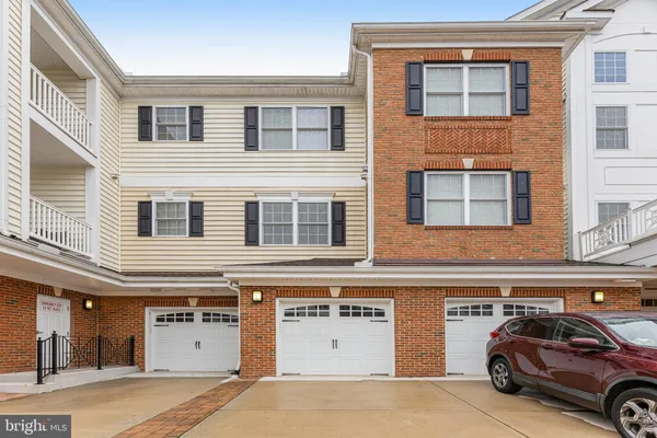 Property Slideshow image 2 of 54 | 15110 heather mill ln apt 201, Haymarket, VA, 20169