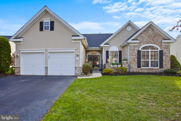 Property Slideshow image 2 of 23 | 25 ellington dr, Columbus, NJ, 08022