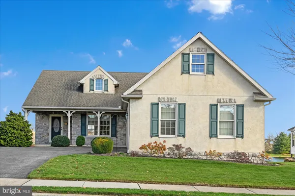 Property Slideshow image 3 of 37 | 988 cambridge dr, Manheim, PA, 17545