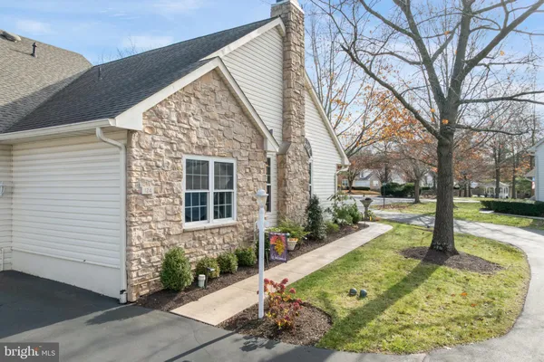 Property Slideshow image 3 of 23 | 124 hollybush cir, Souderton, PA, 18964