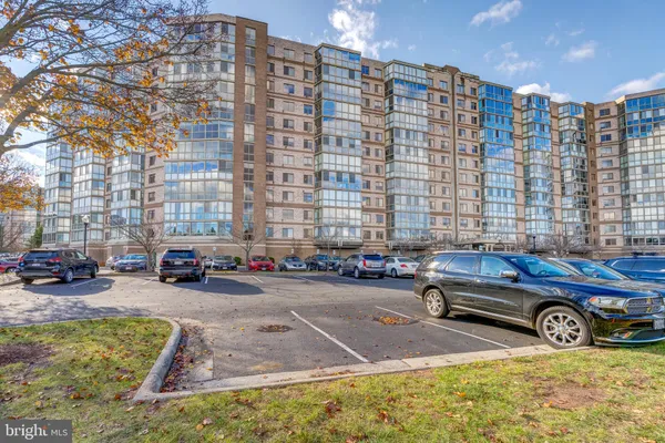 Property Slideshow image 2 of 88 | 19355 cypress ridge ter 1006, Leesburg, VA, 20176