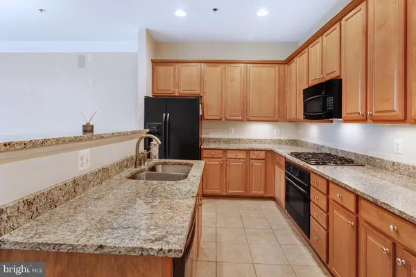 Property Slideshow image 2 of 12 | 680 watermans dr apt 301, Woodbridge, VA, 22191