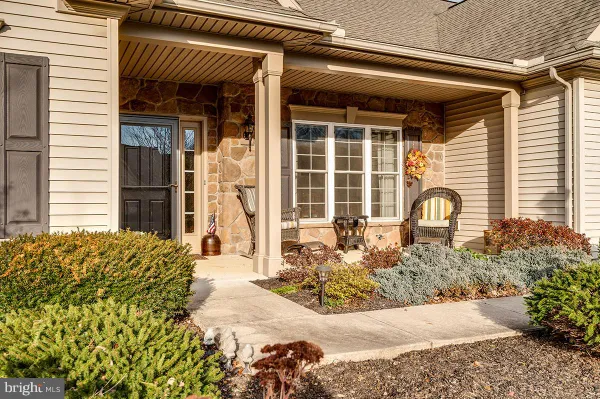 Property Slideshow image 2 of 44 | 45 winterberry ln, Womelsdorf, PA, 19567