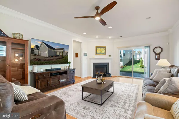 Property Slideshow image 3 of 43 | 20 fenwick dr, Fredericksburg, VA, 22406