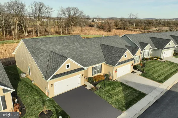 Property Slideshow image 2 of 40 | 652 cypress dr # 31, Hanover, PA, 17331