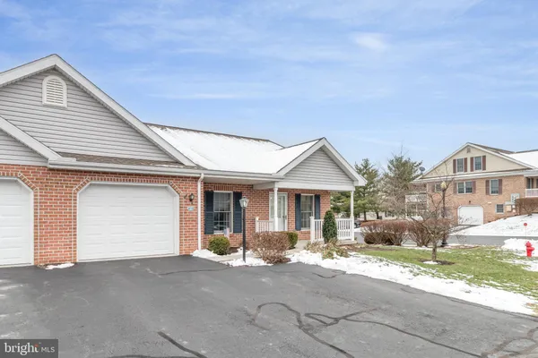 Property Slideshow image 3 of 33 | 22 blue mountain vis, Mechanicsburg, PA, 17050