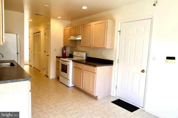 Property Slideshow image 3 of 17 | 28 palmer sq, Beverly, NJ, 08010