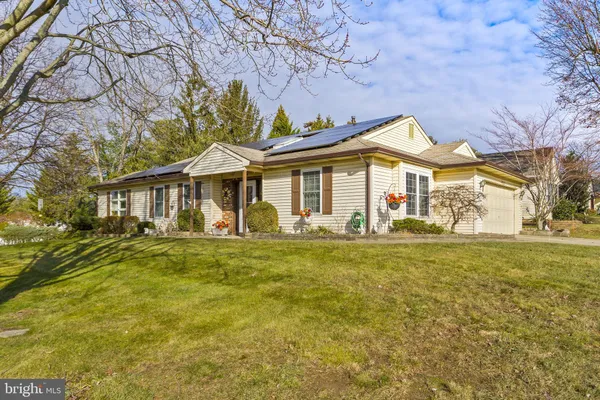 Property Slideshow image 2 of 37 | 102 carriage hill ct, Columbus, NJ, 08022