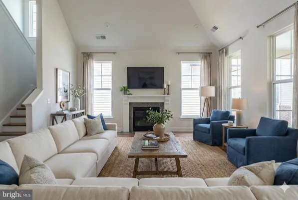 Property Slideshow image 3 of 16 | 43089 greeley sq, Ashburn, VA, 20148