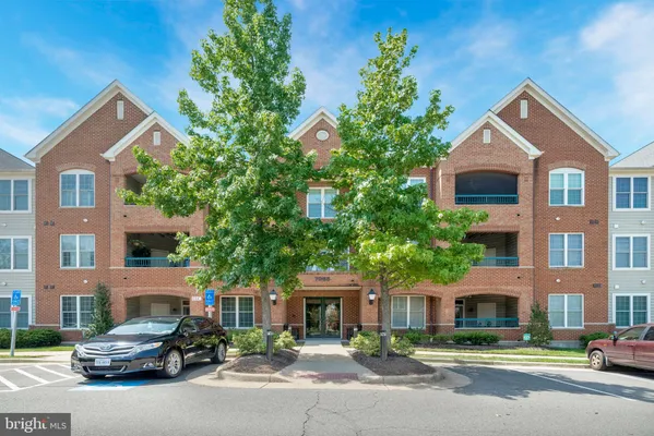 Property Slideshow image 2 of 40 | 7065 heritage hunt dr 108, Gainesville, VA, 20155