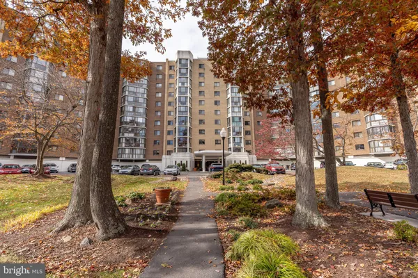Property Slideshow image 2 of 37 | 15101 interlachen dr 1-612, Silver Spring, MD, 20906
