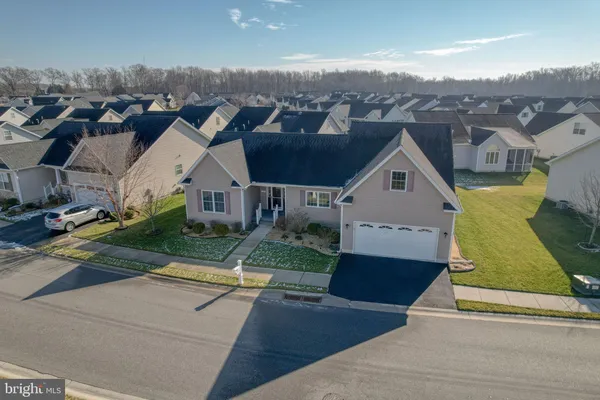 Property Slideshow image 3 of 42 | 213 nobles pond xing, Dover, DE, 19904