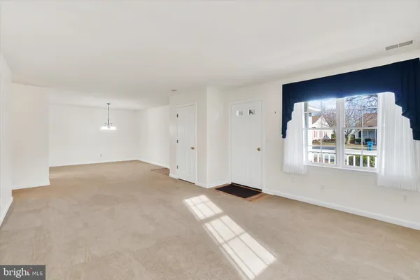 Property Slideshow image 3 of 28 | 4114 woodspring ln, York, PA, 17402