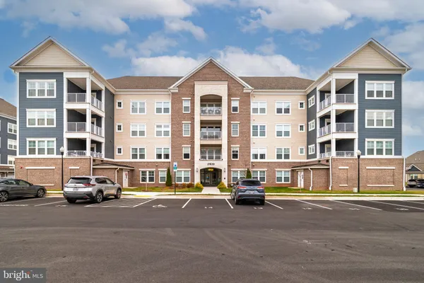 Property Slideshow image 3 of 60 | 21630 hawksbill high cir 204, Sterling, VA, 20164
