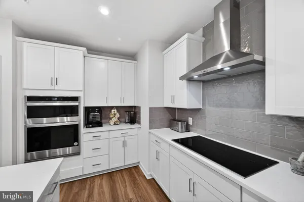 Property Slideshow image 3 of 66 | 21630 hawksbill high cir 204, Sterling, VA, 20164