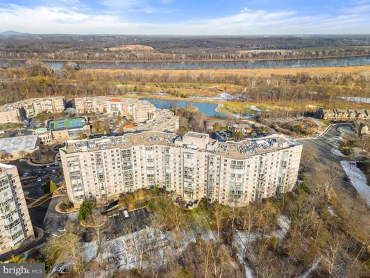 Property Slideshow image 3 of 54 | 19385 cypress ridge ter unit 821, Leesburg, VA, 20176