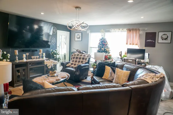 Property Slideshow image 3 of 16 | 881 scotswood ct # b, Mount Laurel, NJ, 08054