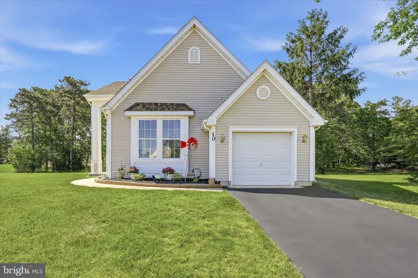 Property Slideshow image 2 of 52 | 10 deer lake ct, Barnegat, NJ, 08005