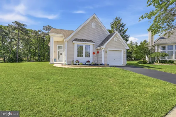 Property Slideshow image 3 of 52 | 10 deer lake ct, Barnegat, NJ, 08005