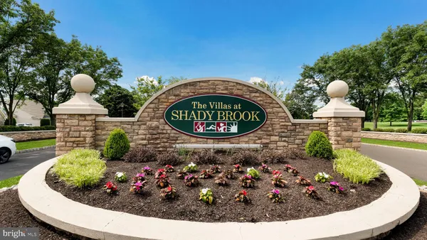 Property Slideshow image 2 of 27 | 26 shady brook dr 61, Langhorne, PA, 19047