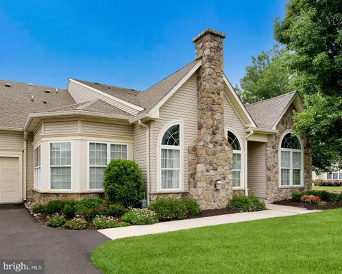 Property Slideshow image 3 of 27 | 26 shady brook dr 61, Langhorne, PA, 19047
