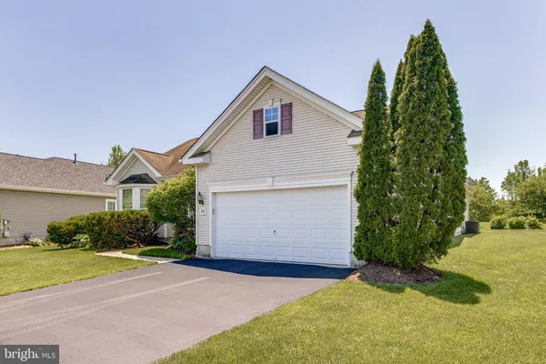 Property Slideshow image 3 of 42 | 14 fitzgerald ln, Columbus, NJ, 08022