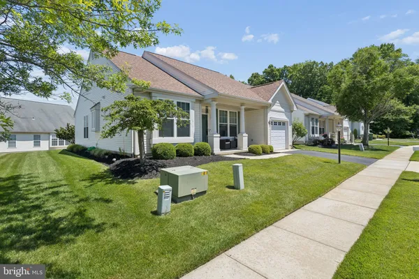 Property Slideshow image 3 of 29 | 3 impatiens ct, Marlton, NJ, 08053