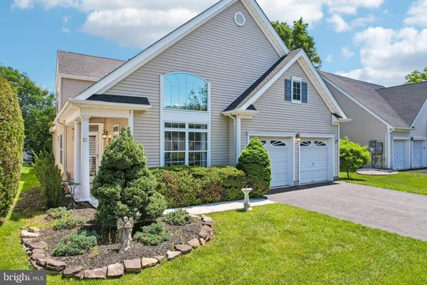Property Slideshow image 3 of 46 | 21 pinflower la la, Princeton Junction, NJ, 08550
