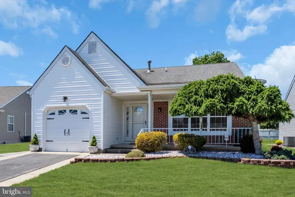 Property Slideshow image 3 of 35 | 5 vienna dr, Toms River, NJ, 08757