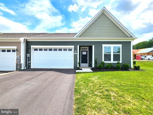 Property Slideshow image 2 of 44 | 19601 lavender ln, Hagerstown, MD, 21742