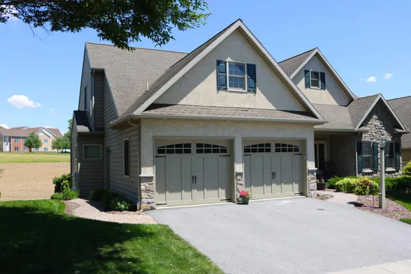 Property Slideshow image 3 of 7 | 848 cambridge dr, Manheim, PA, 17545