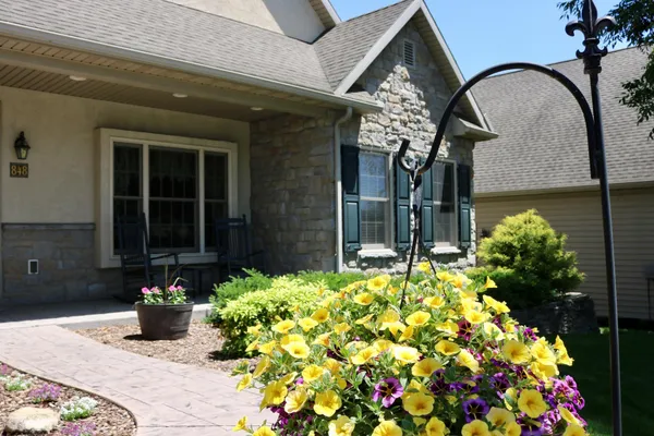Property Slideshow image 2 of 7 | 848 cambridge dr, Manheim, PA, 17545